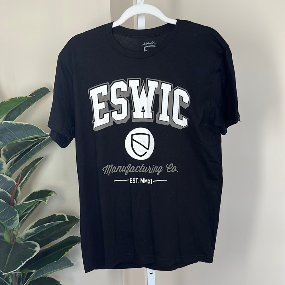 Eswic Men’s Black Skate Tee size Medium